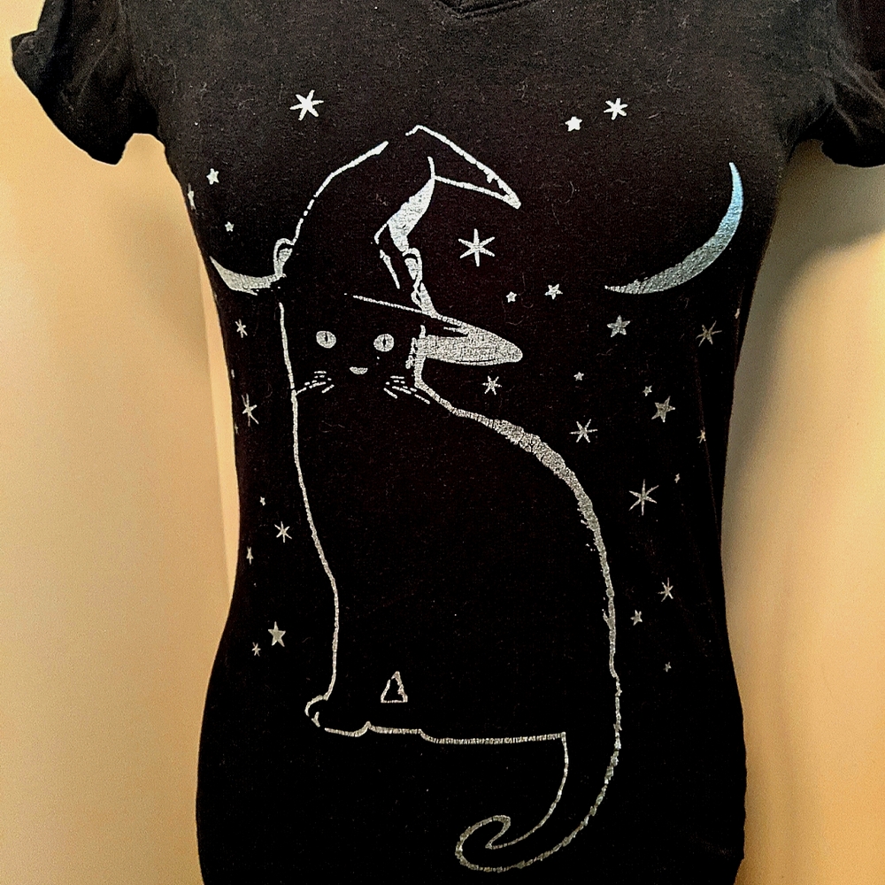 Halloween Cat in witch hat v neck t shirt size s